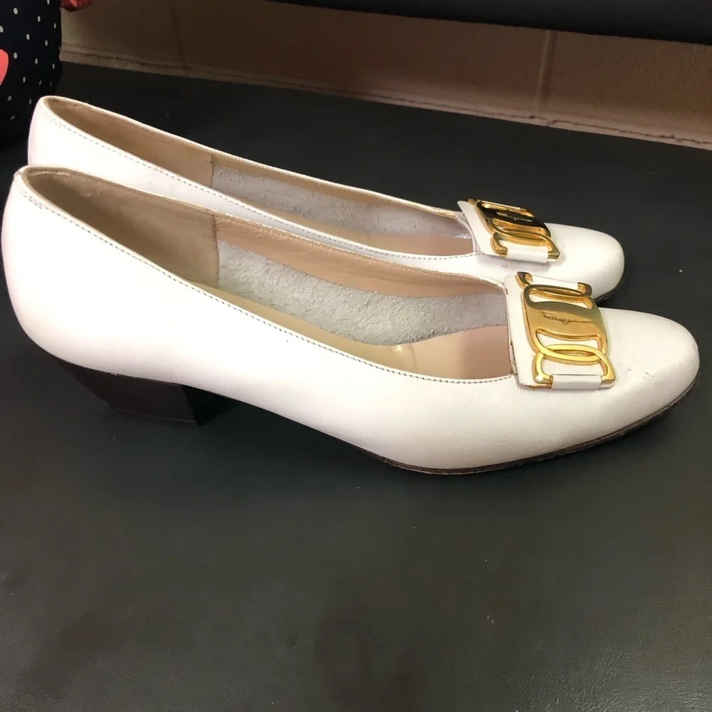 VINTAGE SALVATORE FERRAGAMO White Block Kitten heel Shoe Size 5.5 - Picture 4 of 10